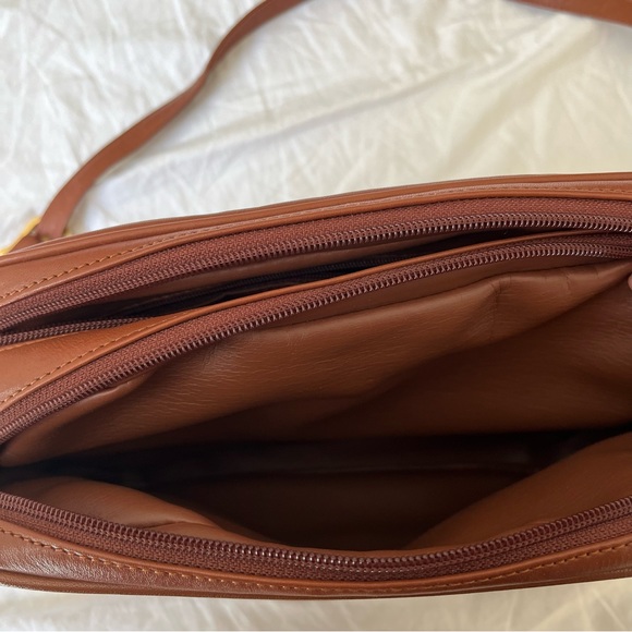 🤎tan crossbody bag🤎 - Picture 6 of 8